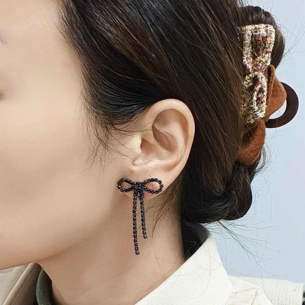 Classic Crystal Shiny Bow Knot Clip on Earrings Female Symmetrical Tassel Luxury Ear Clips Wedding Valentine's Day Jewelry Gift M260923