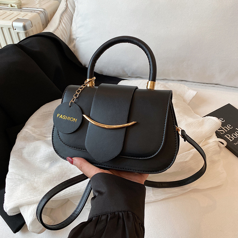 Textured Fashion Design 2026 Spring Summer Women's Trendy New Crossbody Single Shoulder Saddle Bag