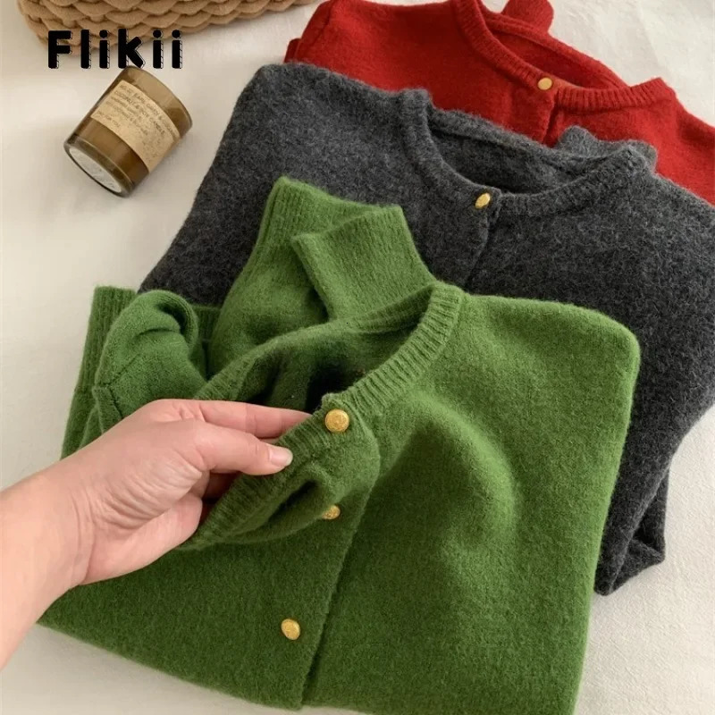 Women Korean Fashion Solid Color Single Breasted Ladies Sweater 2024 Autumn Winter Knitting Long Sleeve Casual ONeck Cardigans 260910