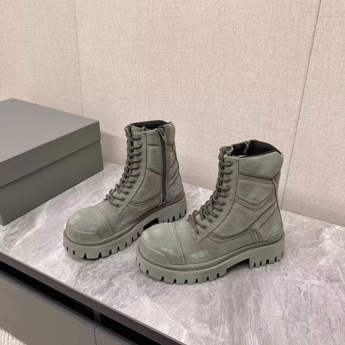 Couple-style lace-up canvas Martin boots for women, thick-soled short boots, distressed British style, flat motorcycle boots