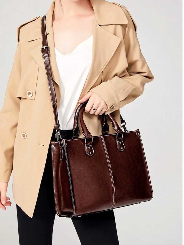Briefcases Genuine Leather Briefcase Top Layer Cowhide Woman's Fashion Vintage Messenger Business Crossbody Shoulder Ol Office Ipad Bag H260923