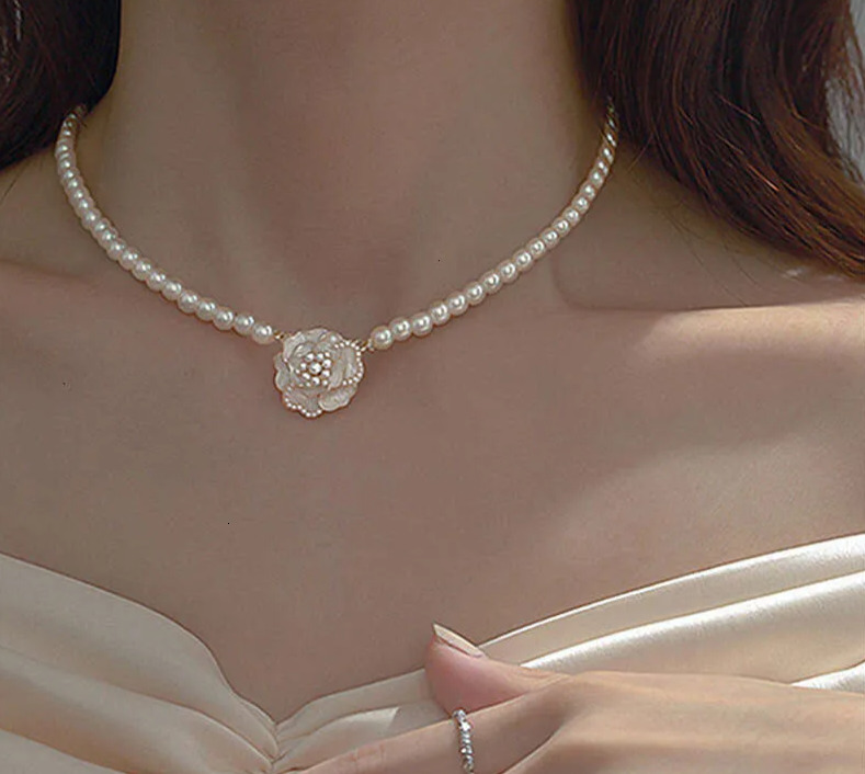 2026 New Nocturne cologne Niche French Court Elegant Design Camellia Pearl perfume Necklace Choker Ddmyaug Designer