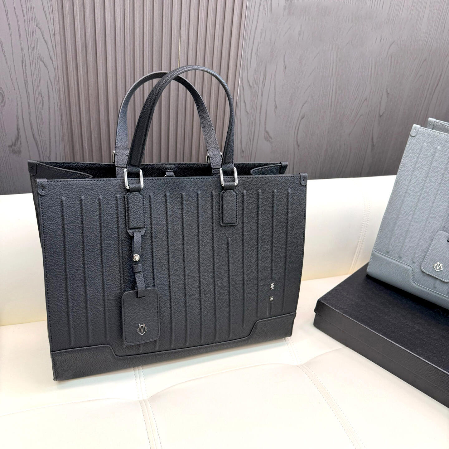 Luxury Designer Large Capacity Handbag vacation Mens Womens Never Still Tote bag Office Laptop Briefcase Crossbody Gym Leather Shoulder Bag Zipper B