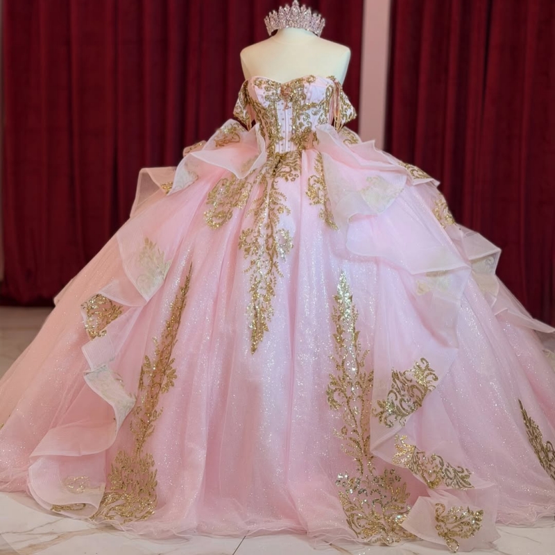 Abiti stile Quinceanera con glitter rosa Abito da ballo con spalle scoperte Abito dolce 16 Abito con applicazioni in oro Perline Tull Abiti da festa