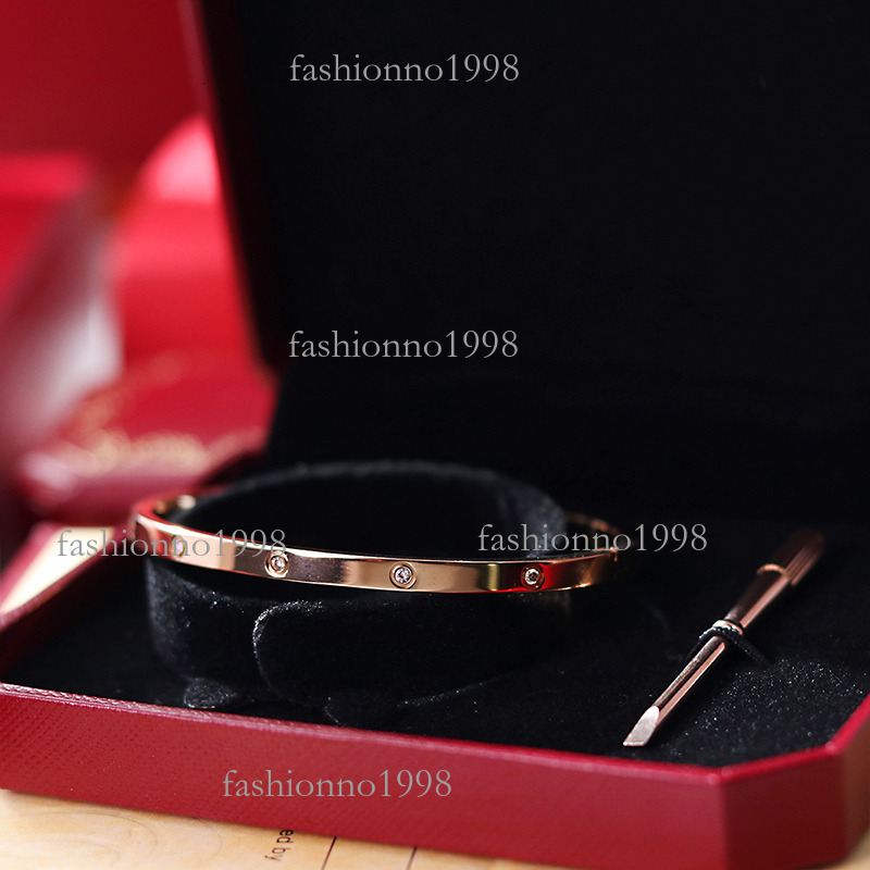 Classic Style Bracelet Light Luxury Exquisite Cartiierness Diamond Carte Jewelrys Designer Brand Elegance Advanced Simplicity Cartridge Fashion 36f