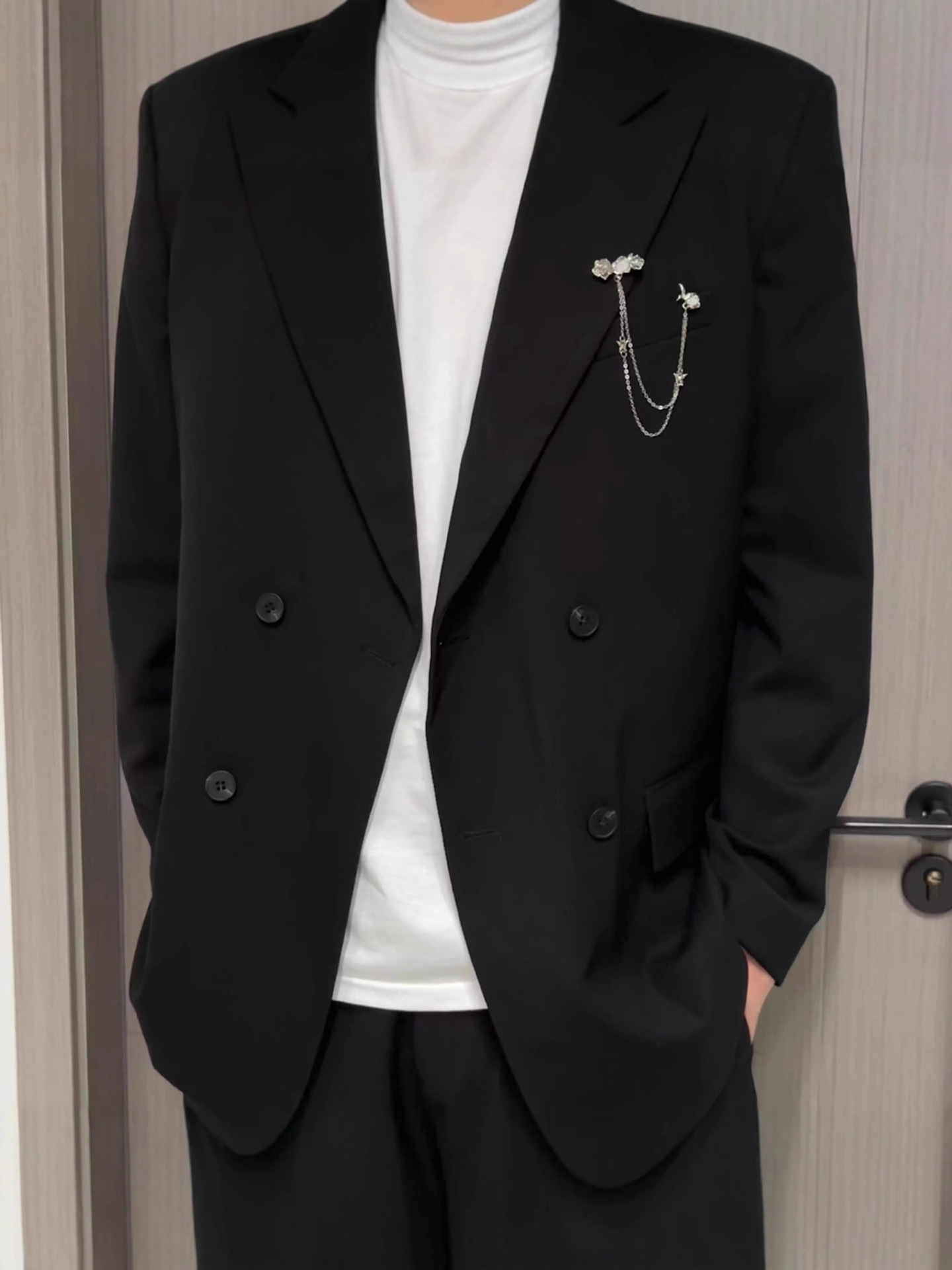 Korean-style padded shoulder loose-fit suit jacket, sophisticated and gentlemanly British-style outerwear piece, perfect a groom or for an engagemen