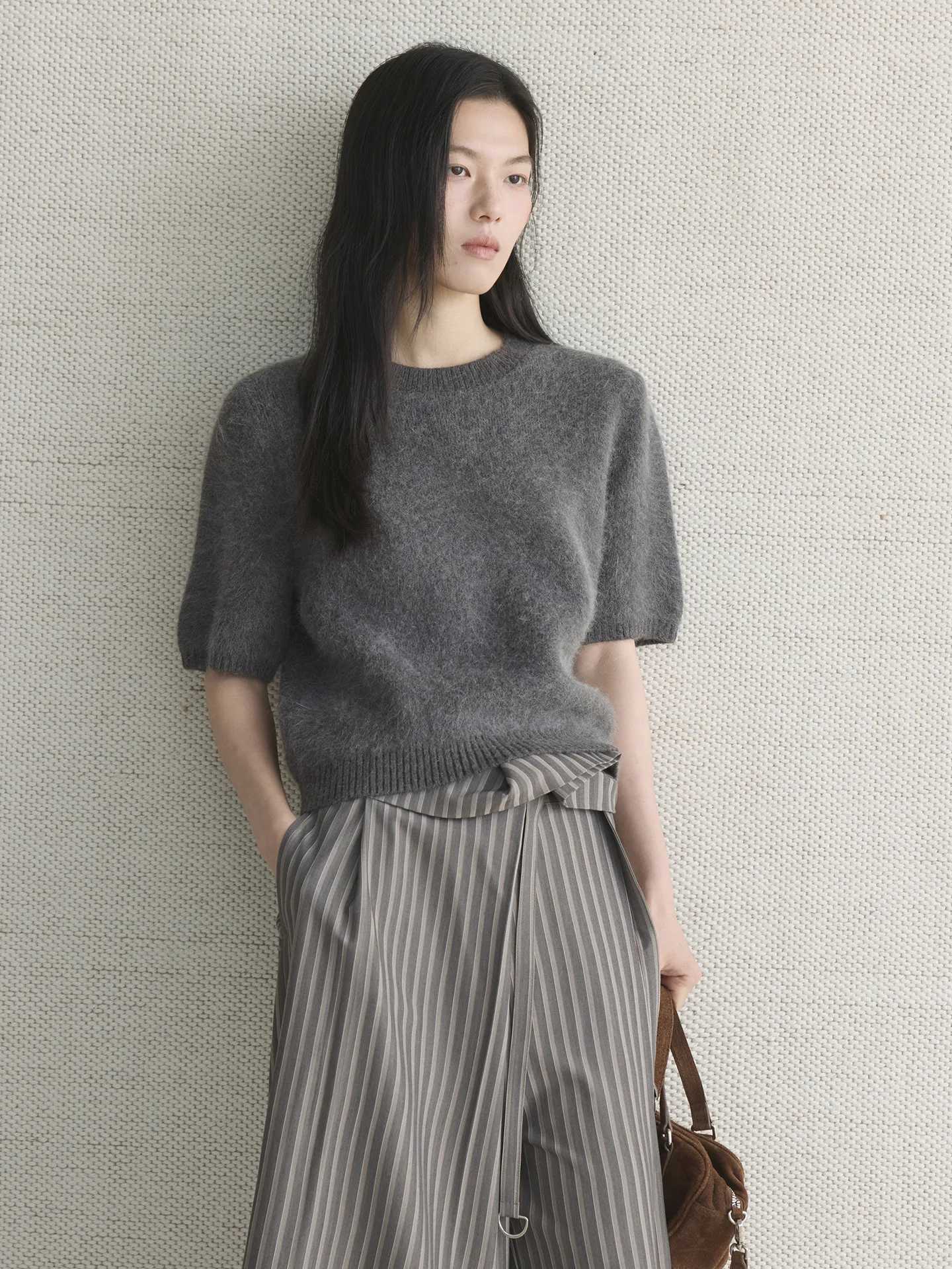 Women's Sweaters Early spring new Korean version simple solid color knitted short sleeved wool sweater round neck short top for women H260923