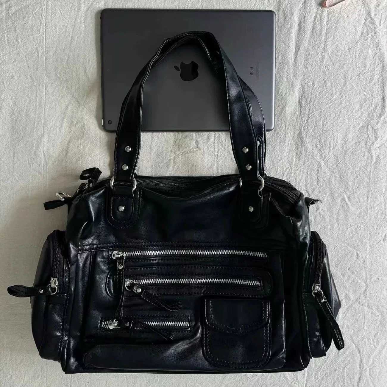 Body Y2k Women Black Cross Vintage Shoulder Bags Punk Gothic Crossbody Bag Multi Pocket Handbags PU Leather fashion Large Capacity Tote Bag D2609231