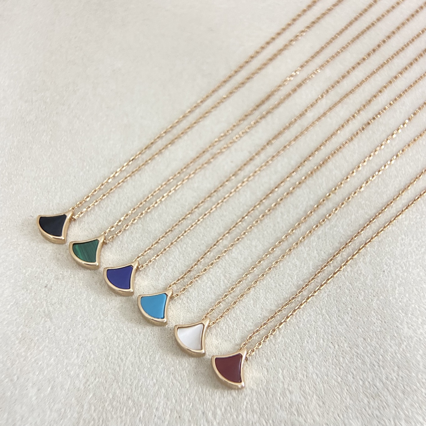 Designer Fan Shaped Enamel Pendant Necklace Gold Chain Multicolor Black Green Blue White Red Women Elegant Luxury Jewelry Gift
