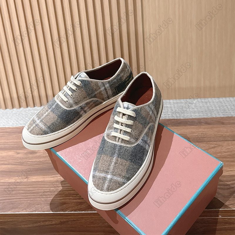 Designer Casual Shoes Men Women Plaid Canvas Sneakers Wool Blend Lace Up Low Top Casual Skate Shoes Sheepskin Lining Round Toe Vintage Daily Walking