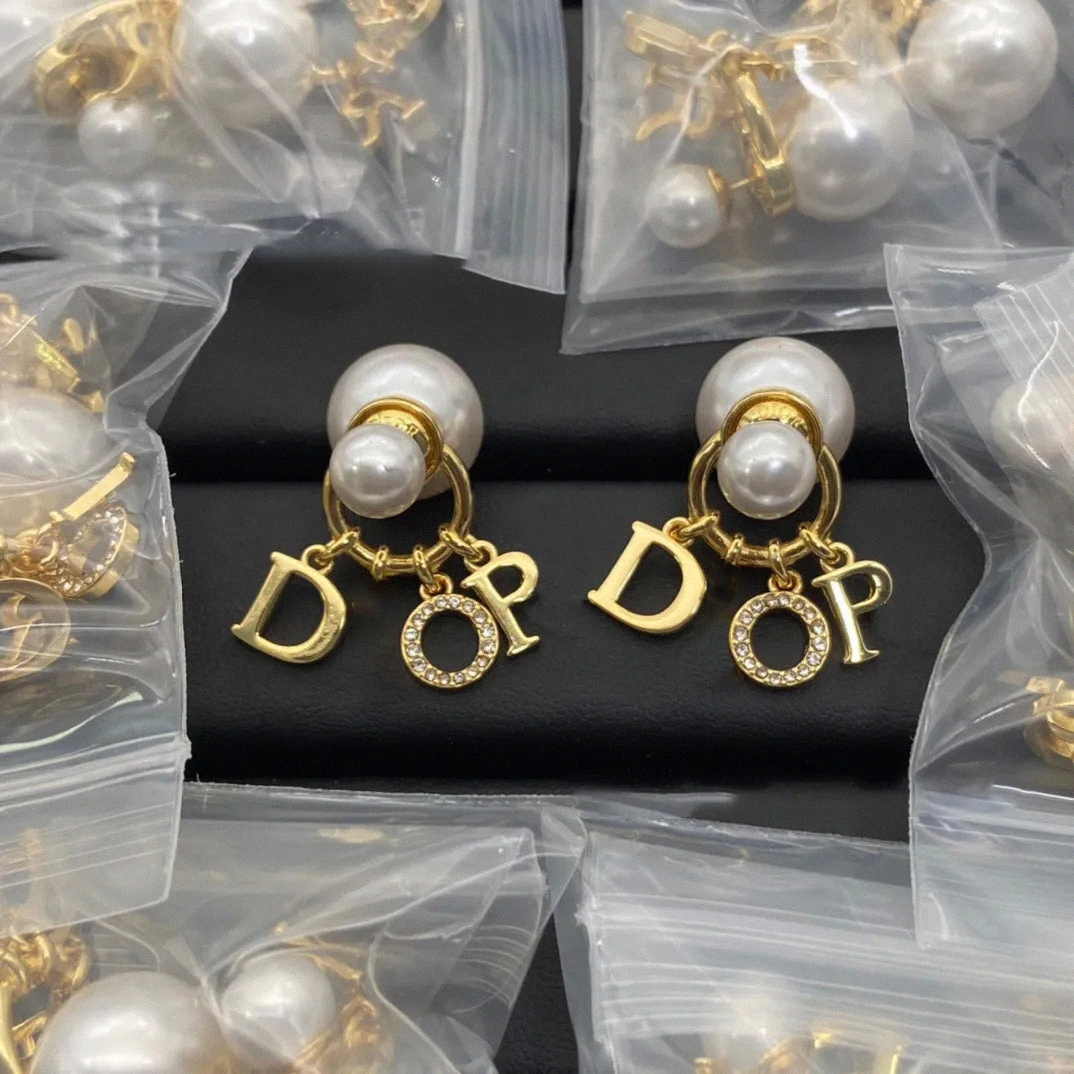 Luxury Pearl earrings Bee Earrings Designer earrings Luxury Gift Diamond Creative Stud Hanging Earrings Pendant Stud 18K Designer jewelry for women
