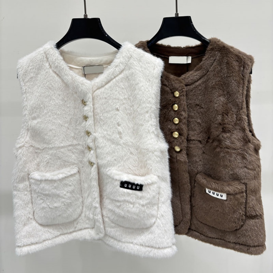 Women Luxury Fleece Vest Designer Chic Round Neck Knit Waistcoat With Pocket Y2K Style Casual Fluffy Furry Vest Jacket