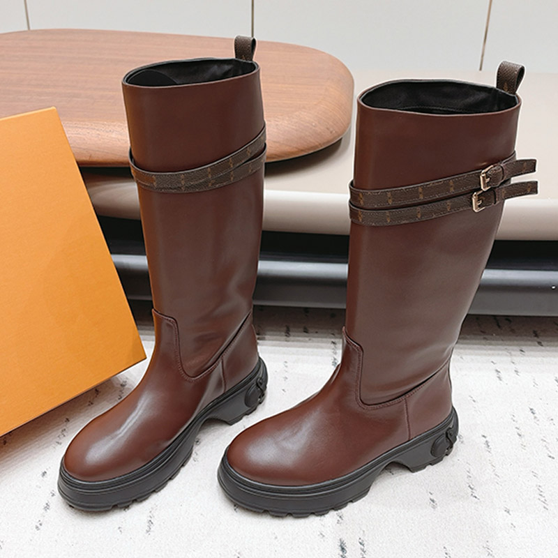 Designers Square Headed Long Boots Comfortable Soft Leather High Quality Strap Design Embellishment Womens Long Leather Zipper Boots