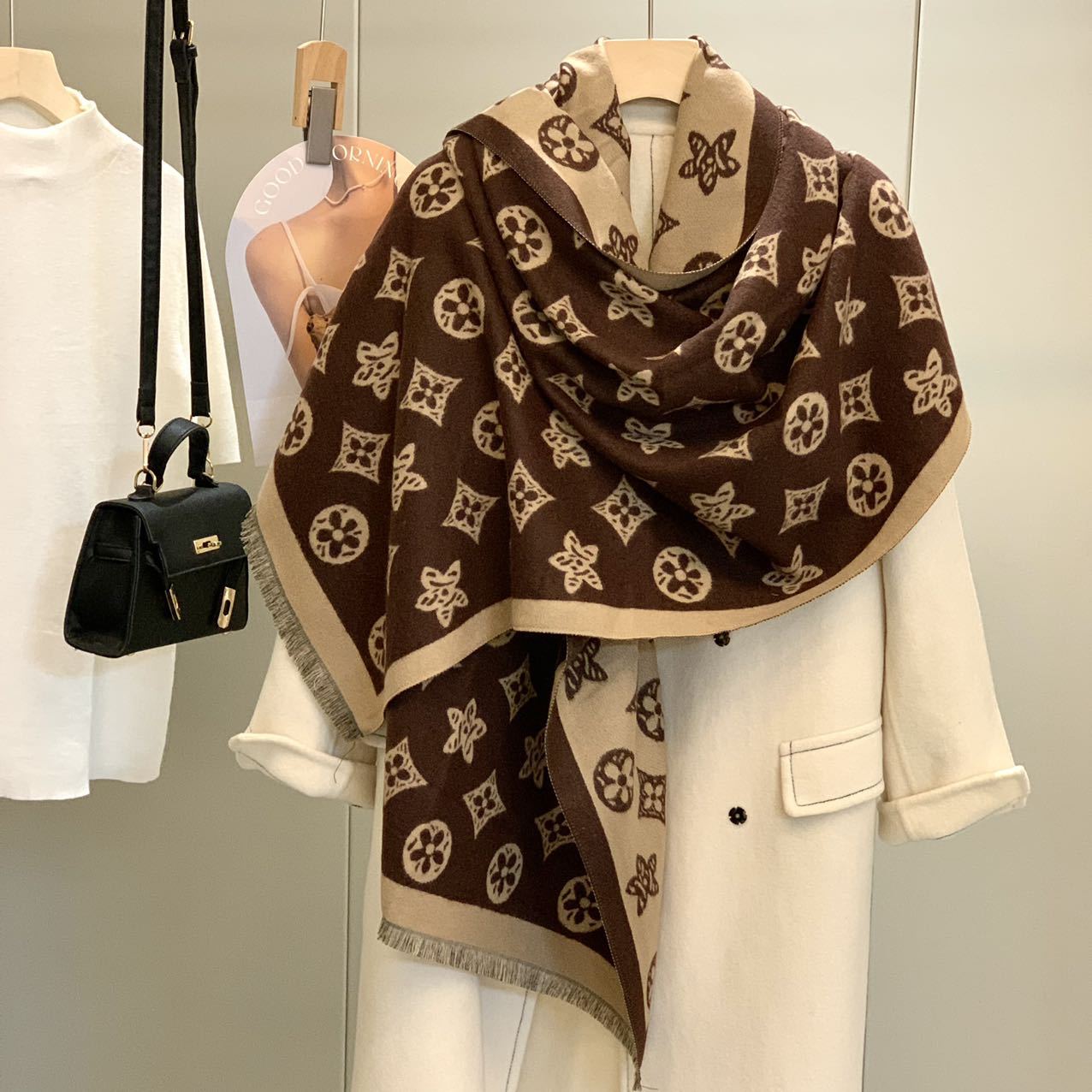 Designer's new women's double-sided jacquard scarf, imitation cashmere scarf, autumn and winter retro shawl warm tassel scarf