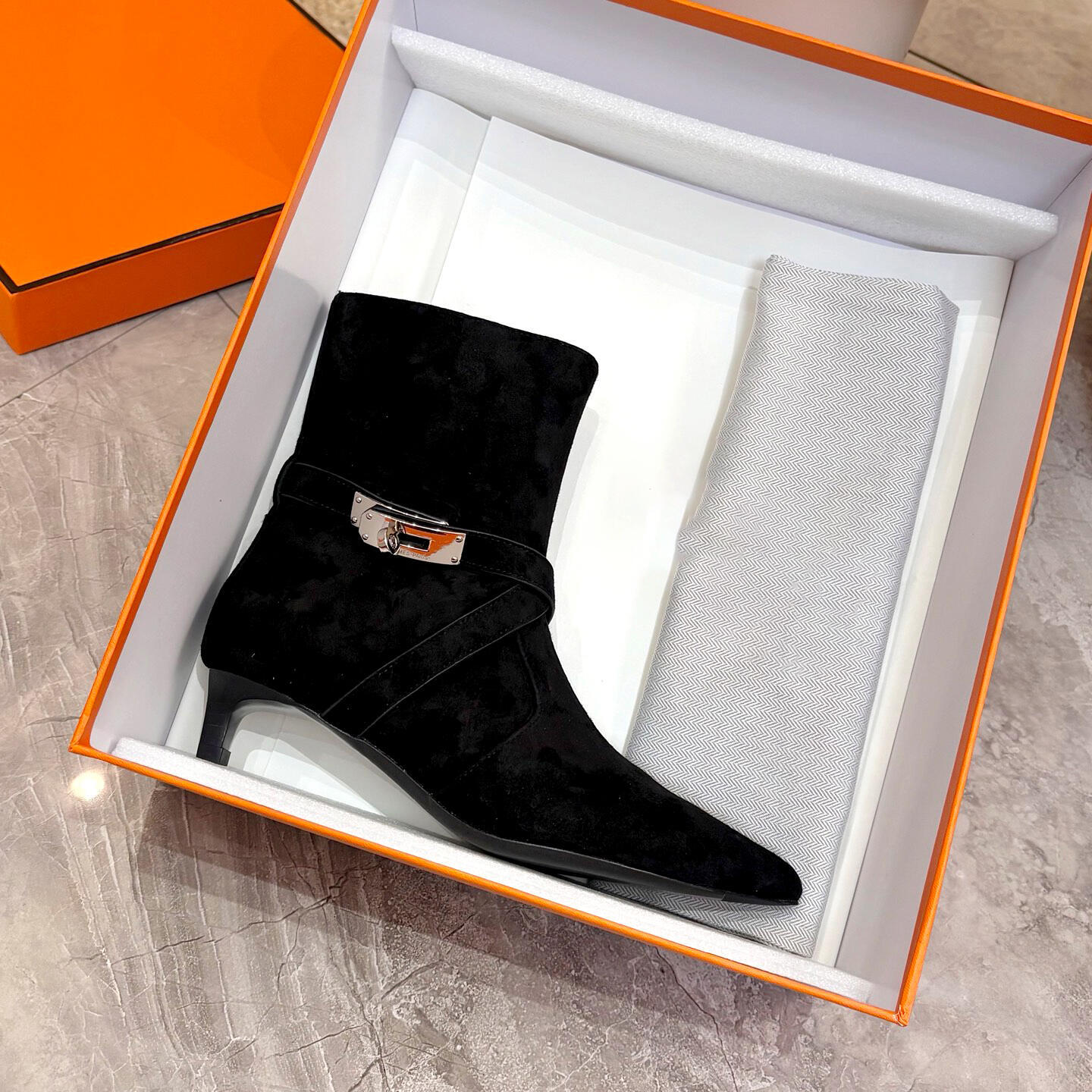 Luxurys Designer Womens Sexy Knee High Boots mirror quality Classic Metal Buckle Low Heel Zipper Mid Calf Ankle Boot Dress Shoe Western City travel