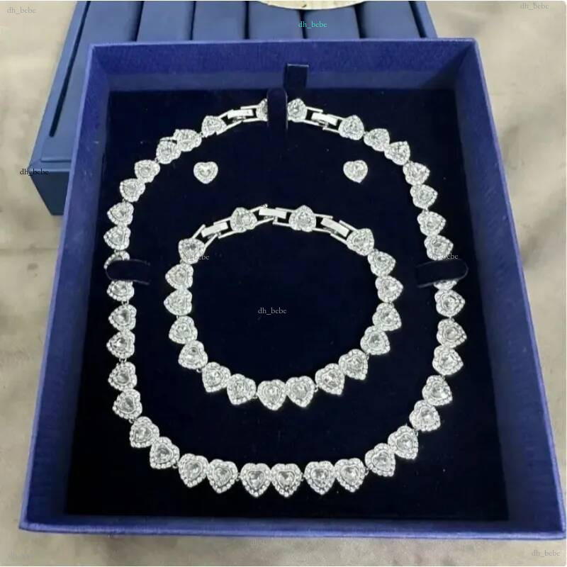 Ensemble de créateurs Coffret cadeau Emballage Una Coeur Strass Collier Bracelet Boucles d'oreilles Ensembles Bijoux réglables Cadeaux de Noël Sa