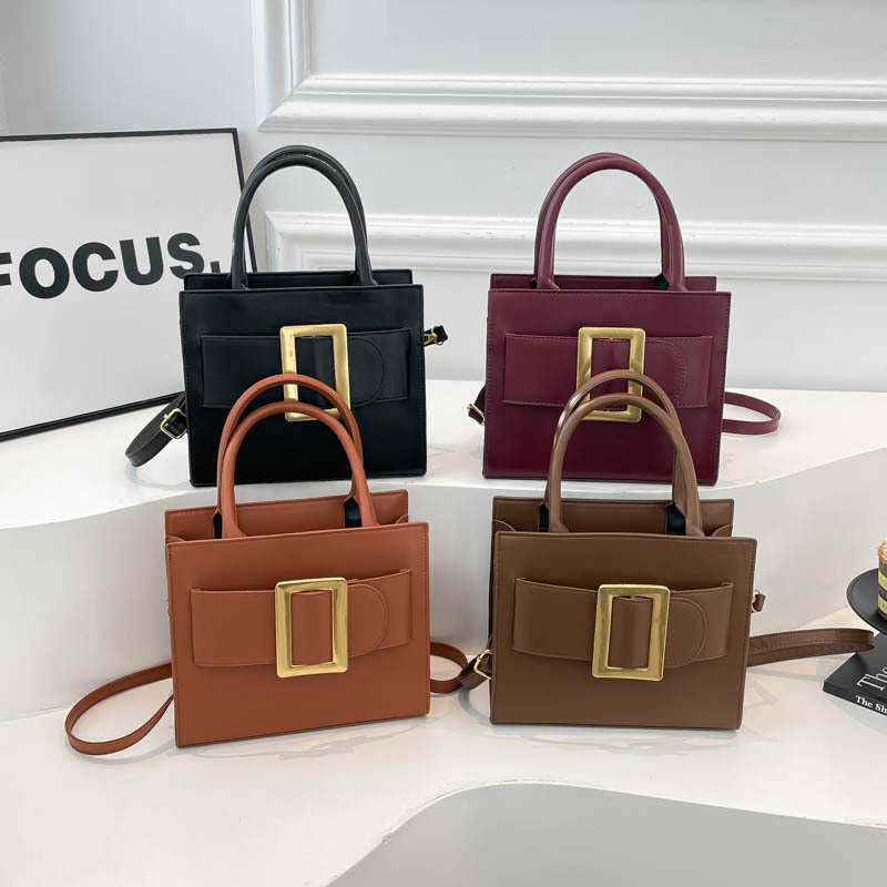 Small square bag for women, new Koreanstyle fashion handbag, winter solidcolor textured shoulder bag