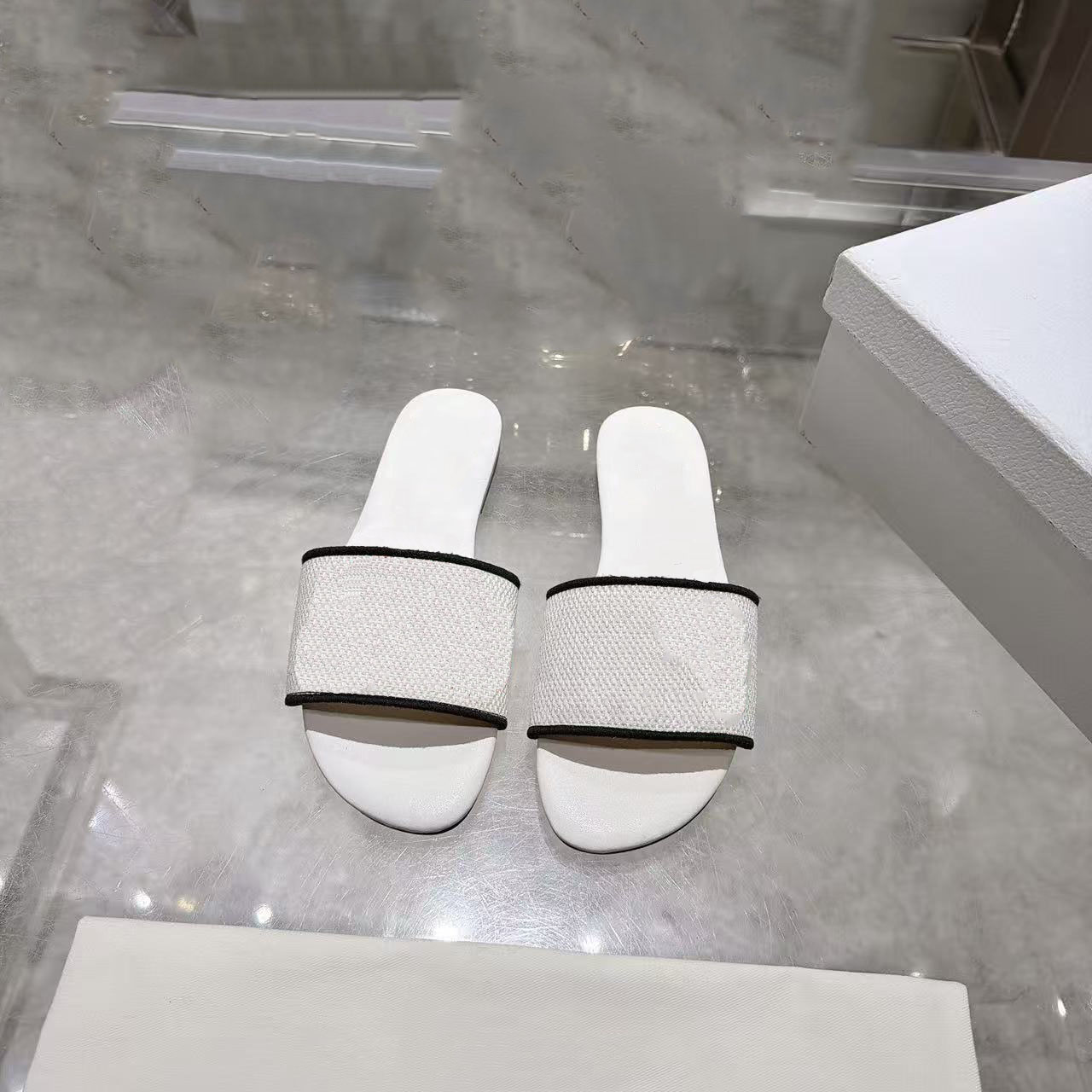 10A High-Quality Spring and Summer New Color-Block Women's Slides, Classic Fashionable Outdoor Casual Flat Sandals