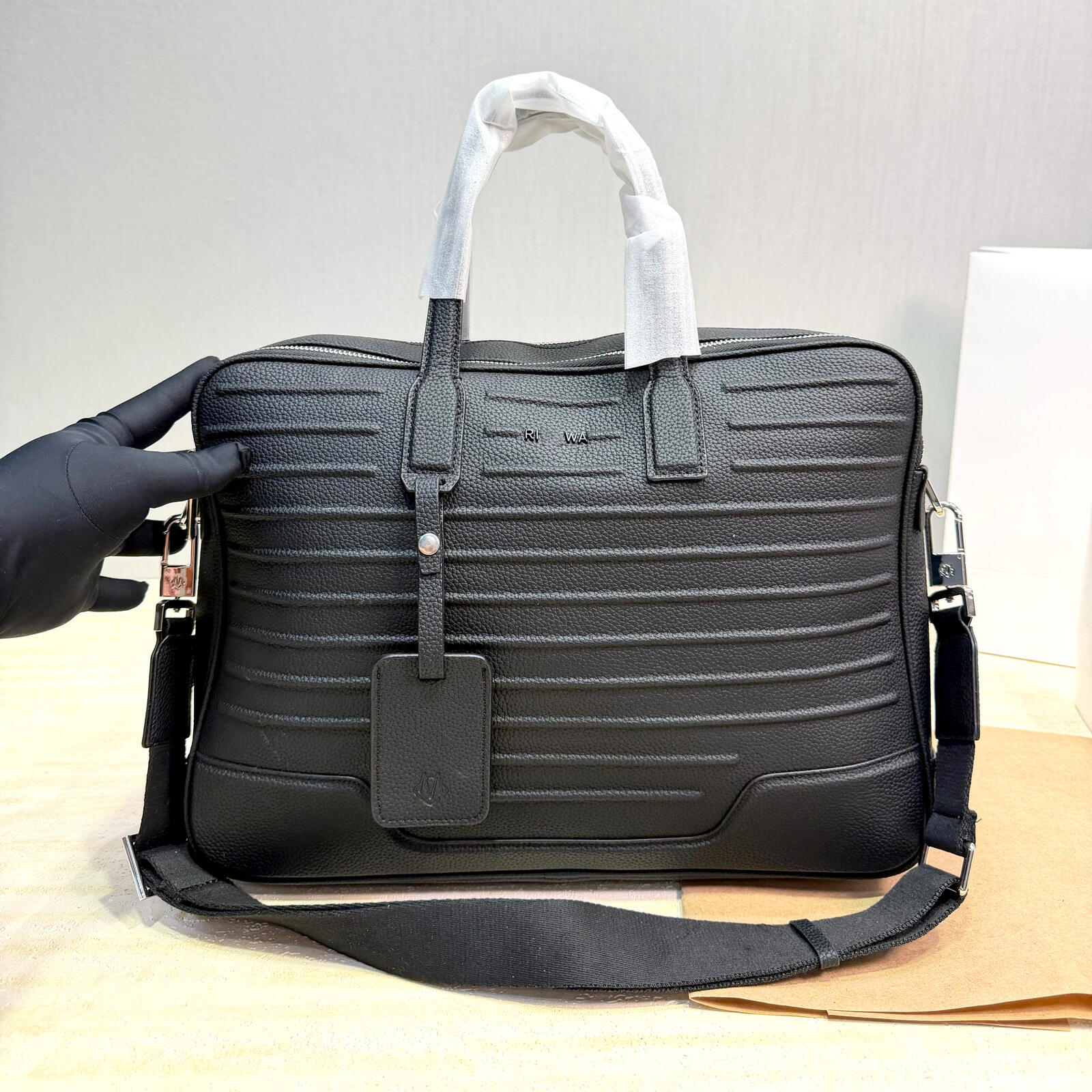 Men Women Laptop Briefcase Totes Never Still luxury Designer crossbody Genuine Leather Canvas Embossed Shoulder bags Detachable Strap With Pouch Bus