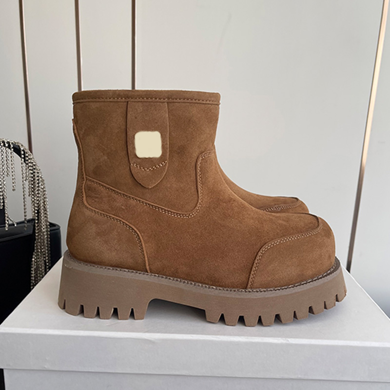 Fashionable Womans Thick Soled Snow Boots Designer Top Luxury Brown Plush Anti Slip Rubber Outsole Short Boots Womens Outdoor Skiing Sports Snow Boo
