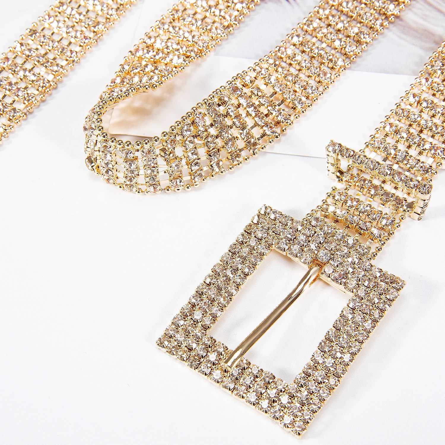 Womens Rhinestone Belts Girl Belts Luxury Designer Crystal Diamond Female Belt With Gold Buckle 2021 New Stylish Jeans Waistband Femme N260923