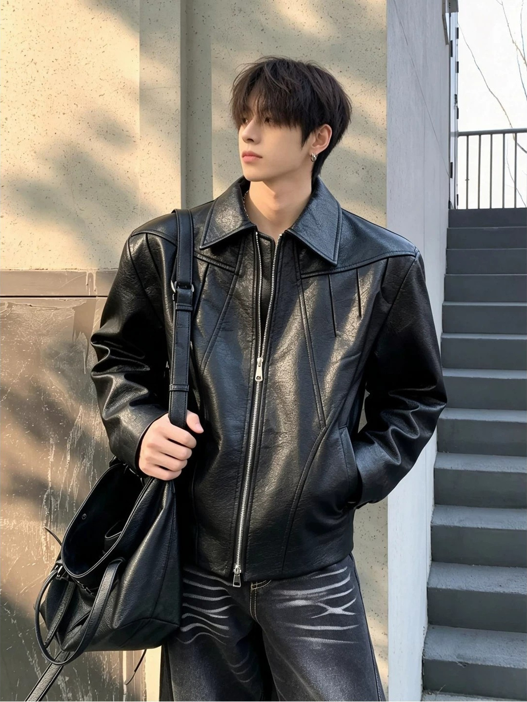 American-style lapel design, short, padded-shoulder PU leather jacket for men, boxy fit, exudes a sophisticated and stylish vibe, cleanfit outerwear