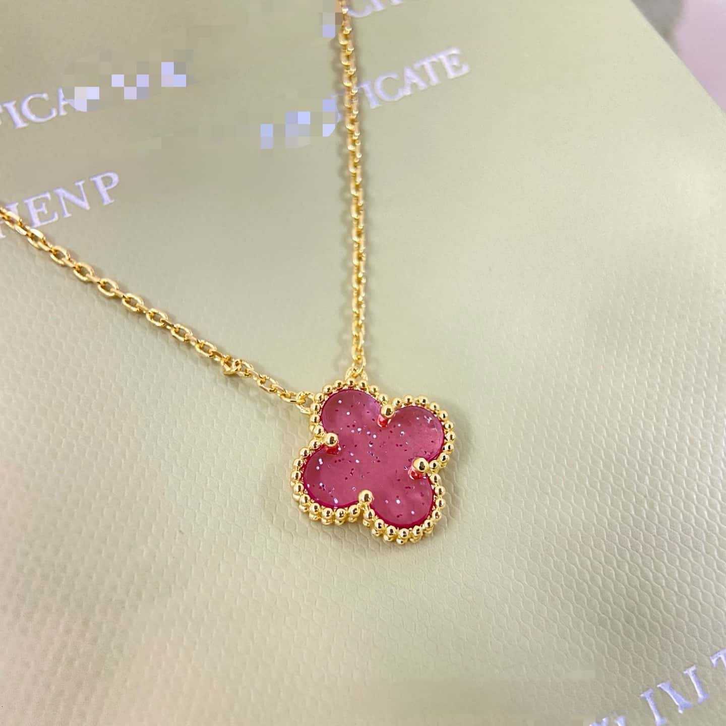 Designer Jewelry Vanly clif necklaces High end V gold necklace for women featuring a single pink crystal flower K gold lightweight luxurious and ver