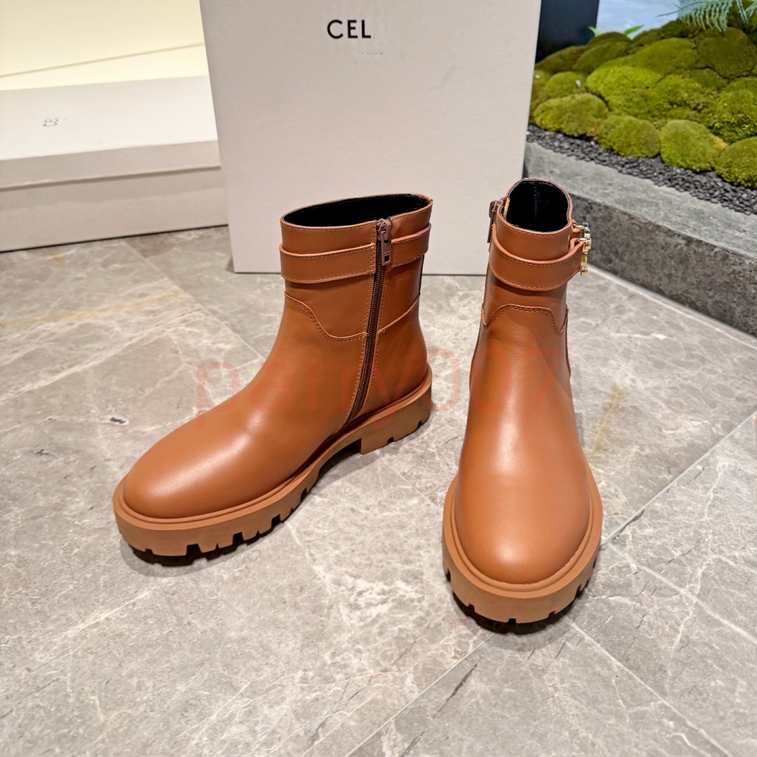 Stivali di pelle con cinturino con fibbia in metallo di lusso di design per le donne Stivaletti con suola robusta alla caviglia Scarpe da moto alte