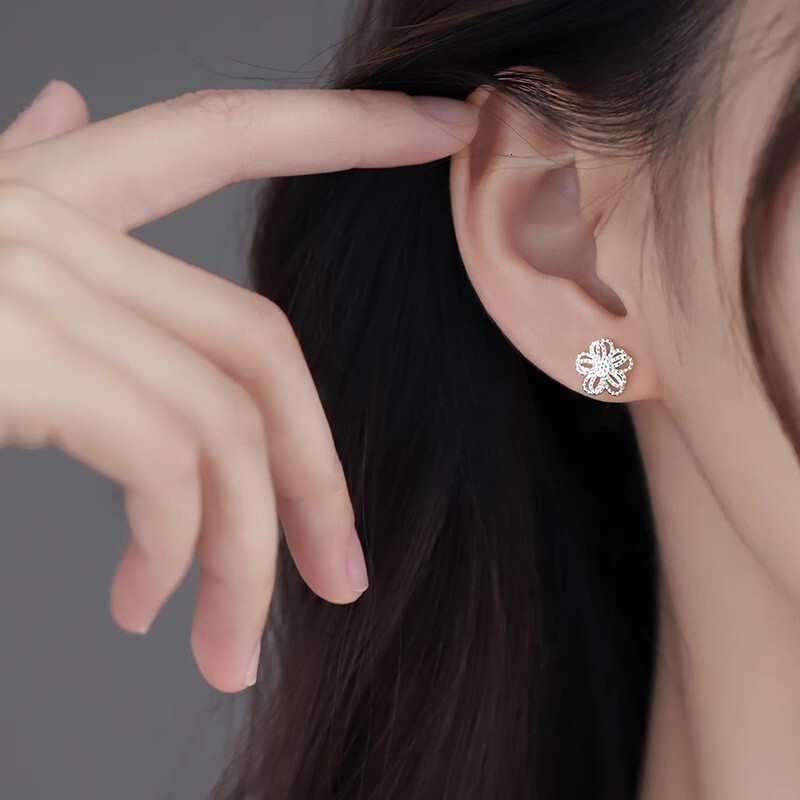 Designer Luxury Women Earrings Y2K Trend 925 Sterling Silver Hollow Flower Studs Artistic Inlaid Zircon Classic Trendy Temperament Daily Wear Fashio