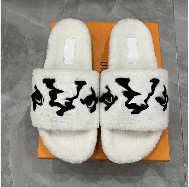 Women Fuzzy Slippers Luxury Lamb Wool Thick-Sole Versatile House Slides Sandals Non-slip Flat-bottom Plush Outdoor Wear Autumn Winter New Arrival SI