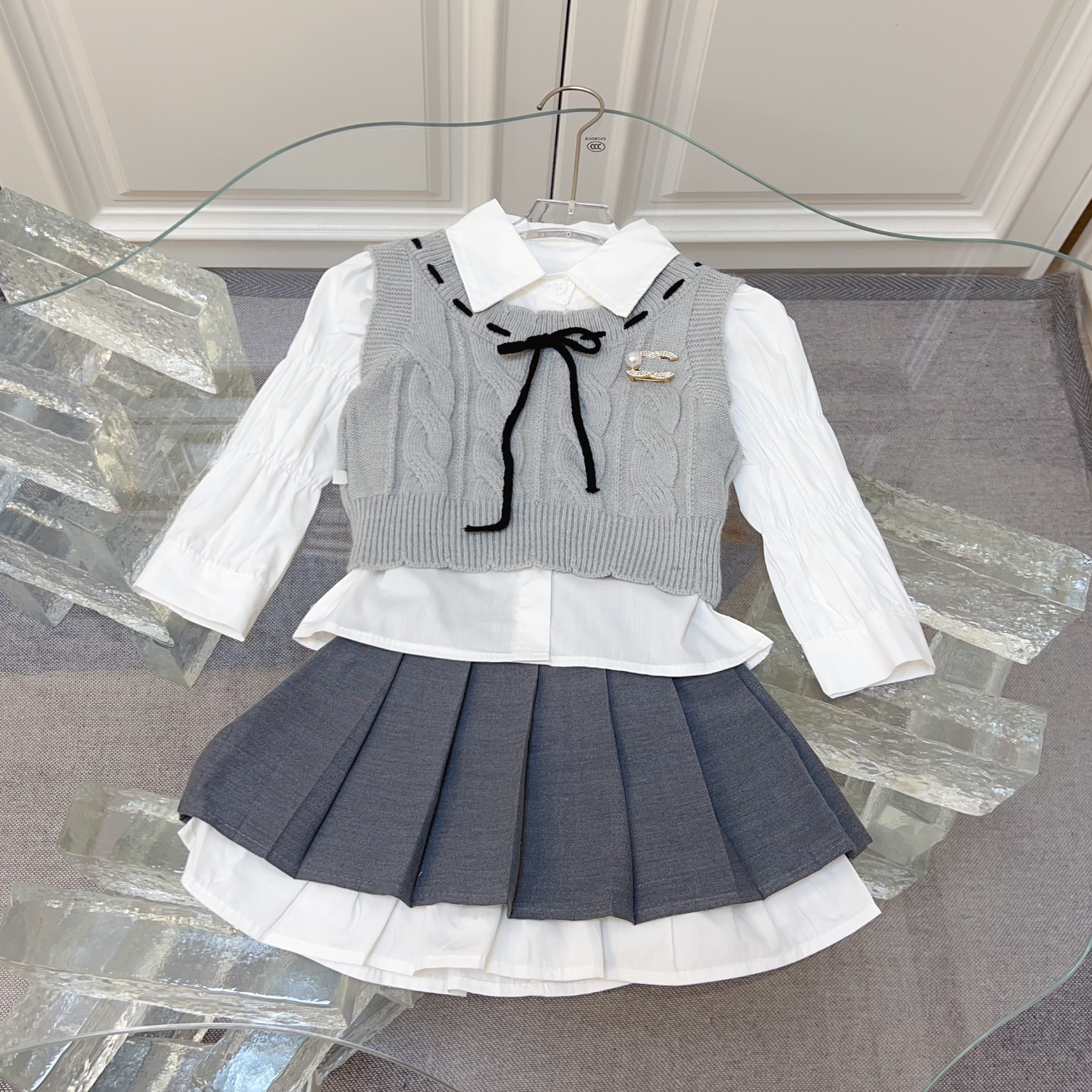 Kids Designer Clothes Girls Knit Vest + Shirt + Pleated Skirt 3Pcs Outfit Set Toddler School Style Suit Children Girl Autumn Knitted Waistcoat Skirt