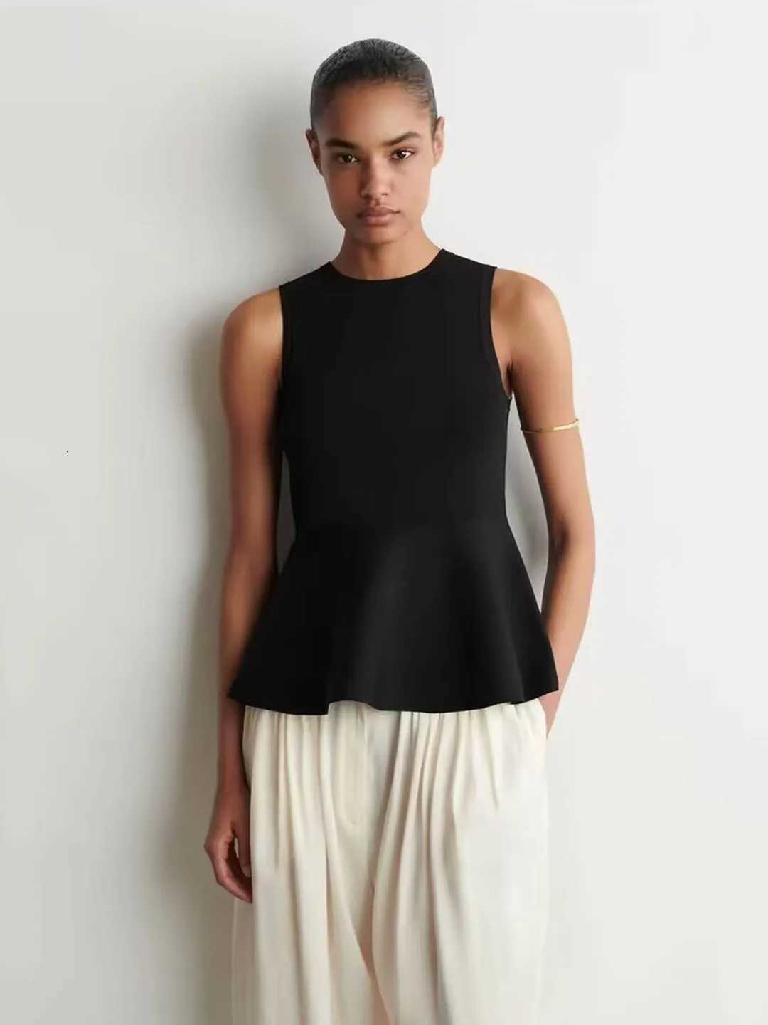 Women's Sweaters Elegant Black Sleeveless Knitted Vest round Neck Ruffle Hem Summer New Arrival Women's Fashion Slim Fit Top Casual Simple