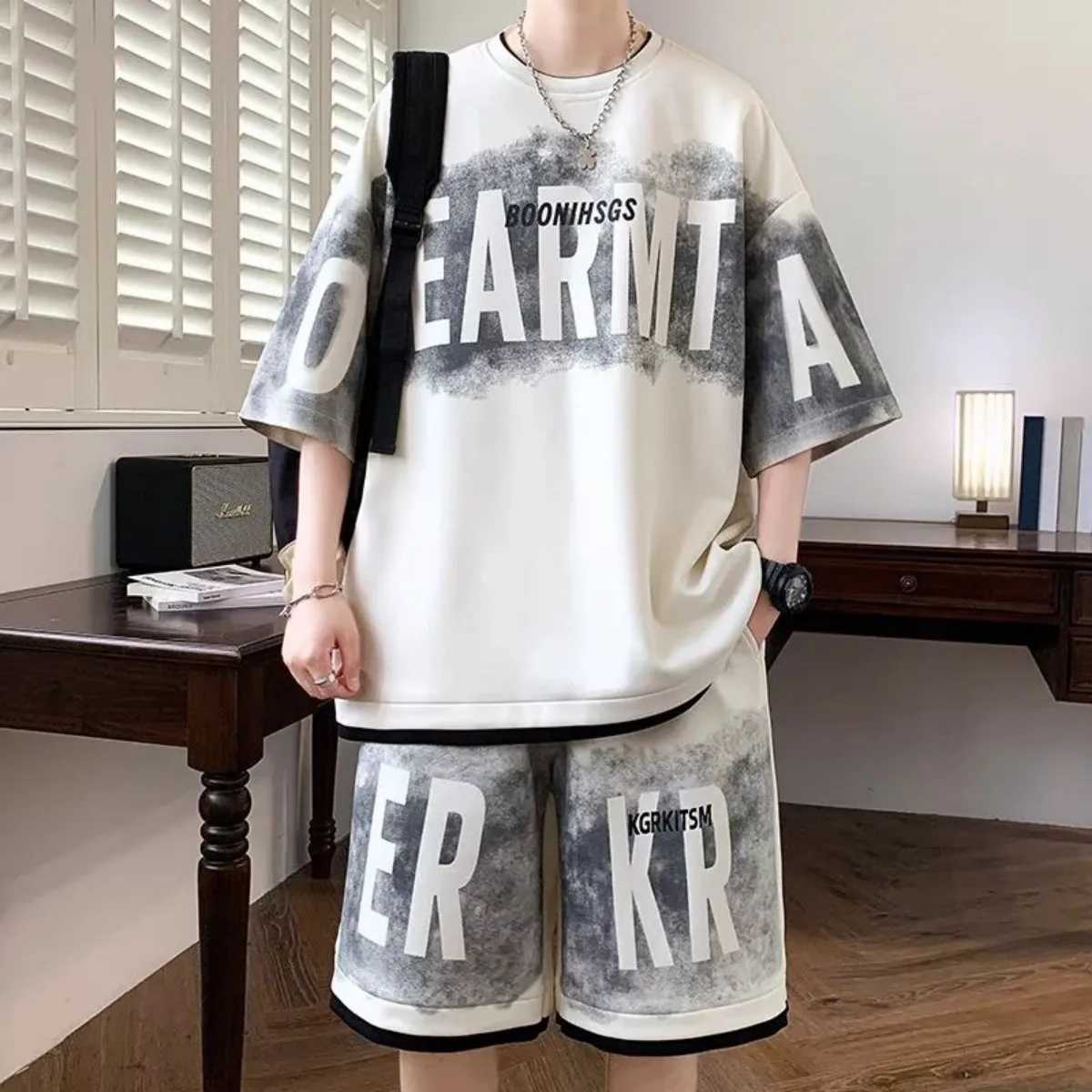 Pantaloncini a maniche corte stampati con lettera di personalità della moda da uomo Set di due pezzi T-shirt traspirante per sport all'aria aperta T