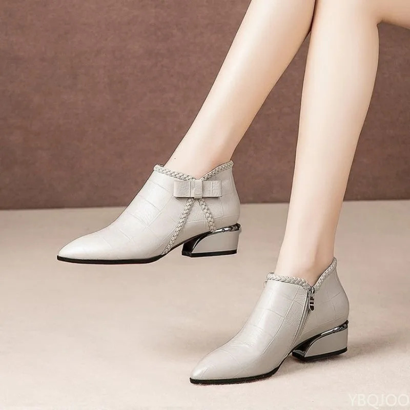 Fashionable versatile short boots women's autumn winter styles elegant simple pointed toe mid heeled women's boots 260918