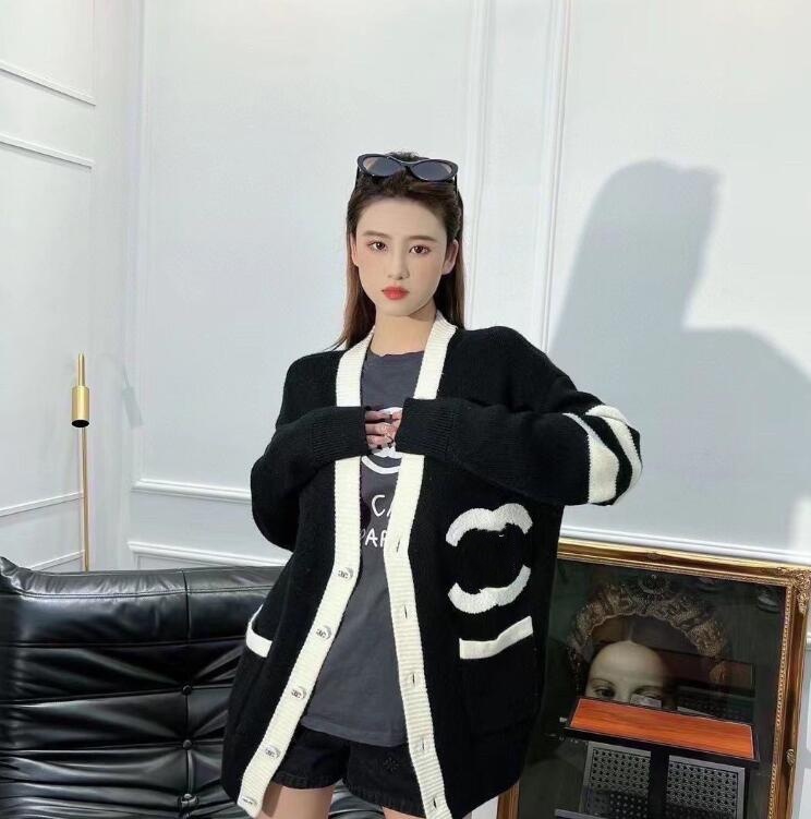 Designer brand women's sweater knitted black and white contrasting splicing letter pattern towel embroidered women's cardigan versatile