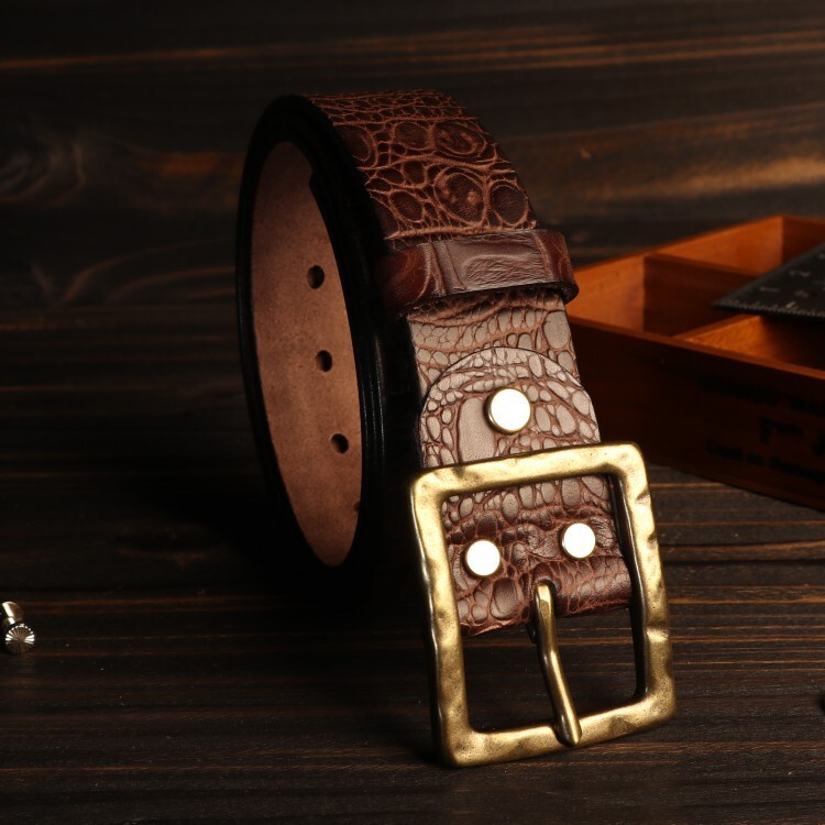 Men's genuine leather belt with copper buckle, featuring fashionable versatile crocodile-patterned design, and a vintage, Japanese-style buckle