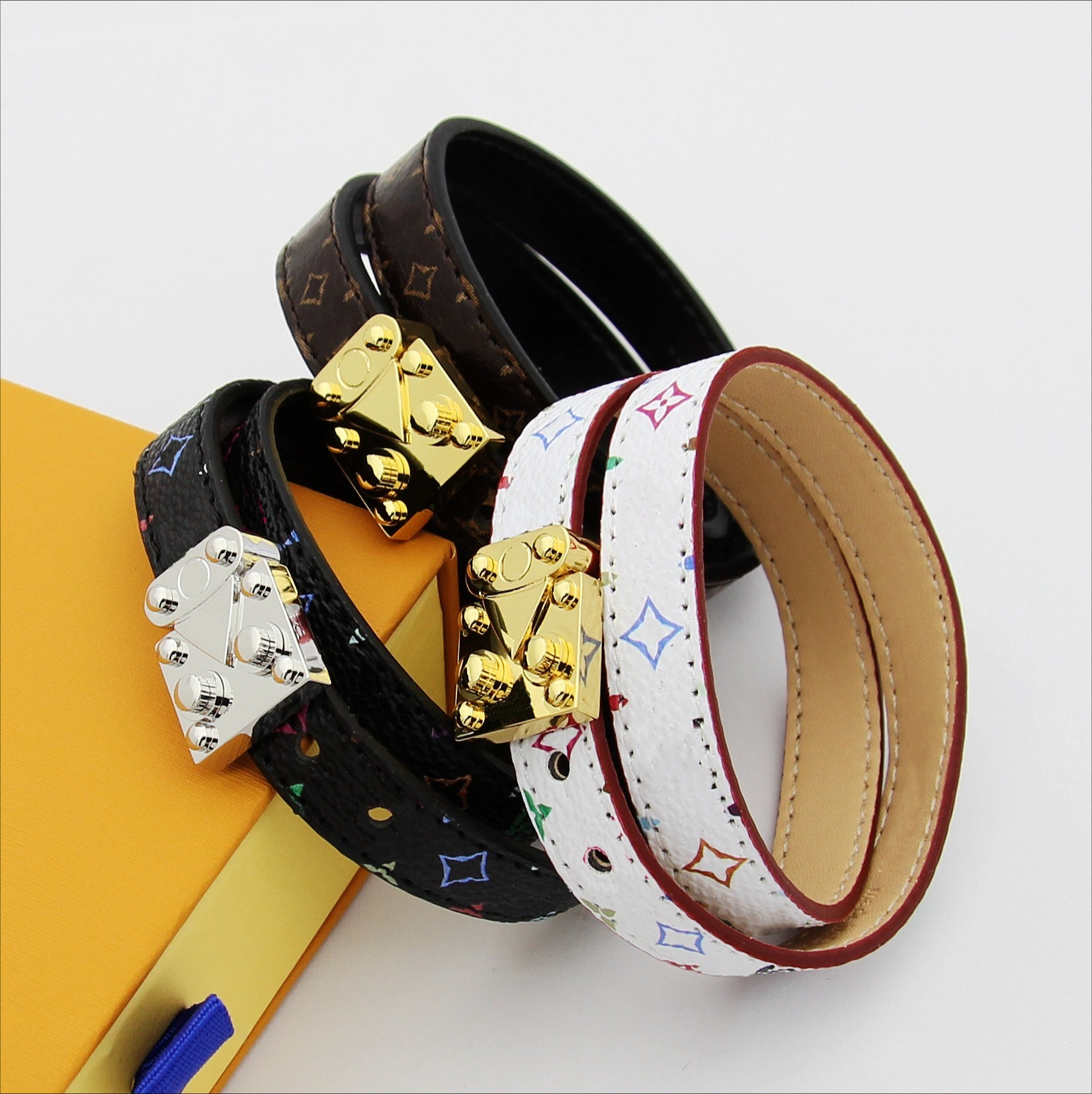 Pulsera de cuero de diseñador para hombre y mujer, pulseras de lujo, joyería con letra V, pulsera multicapa colorida, blanca y negra