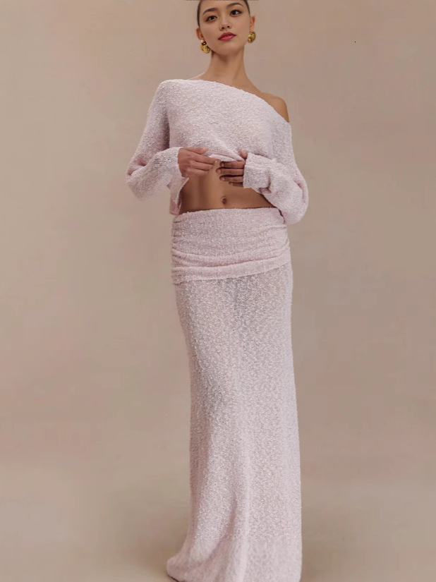 European American style cross-border knitted long-sleeved one-shoulder top and pleated midi skirt, solid color, fashionable two-piece set for women