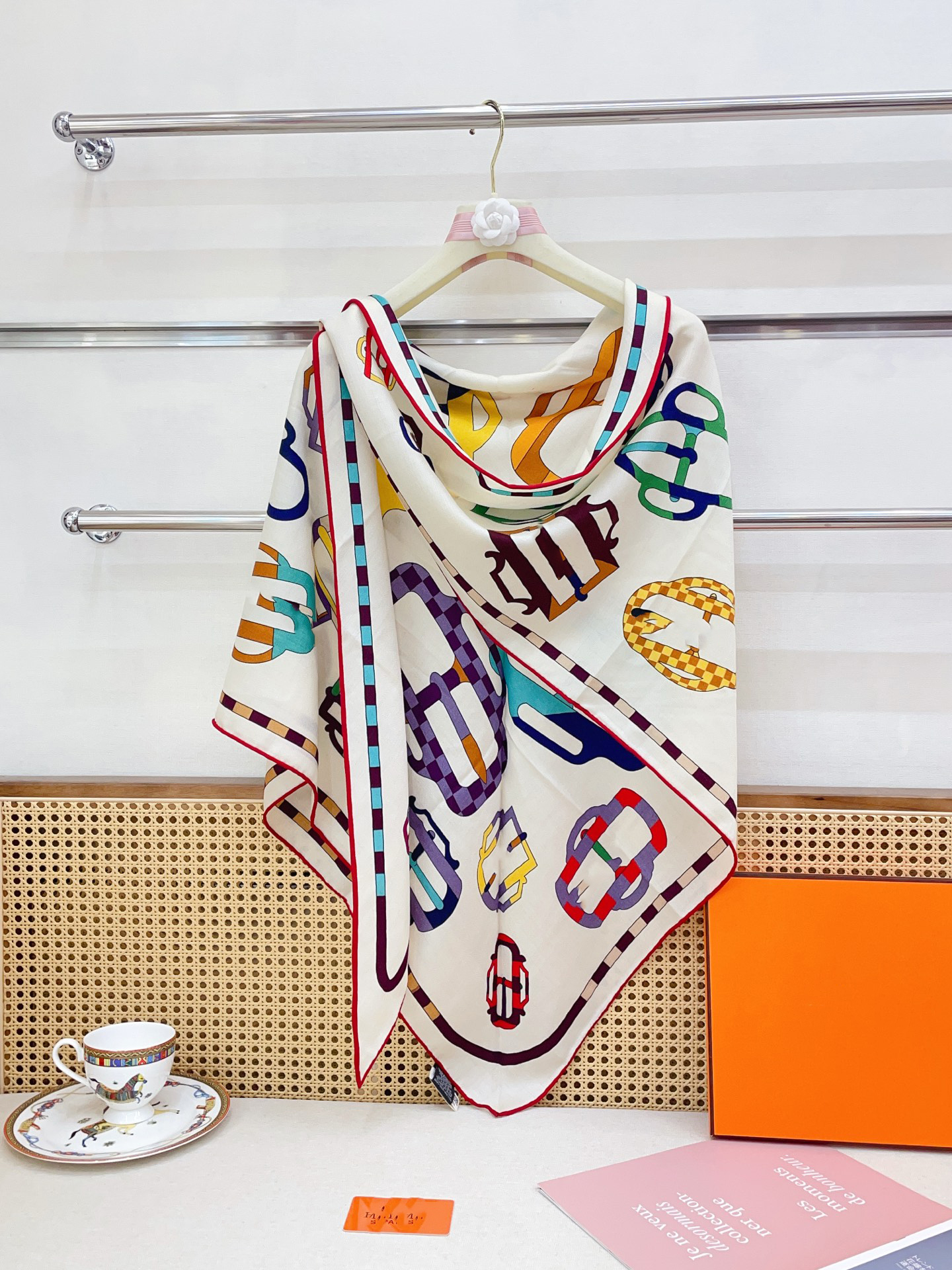 94*188cm 26ss H designer women Silk and cashmere Triangle scarf High-end color scheme, double-sided printed silk and wool blended large scarf