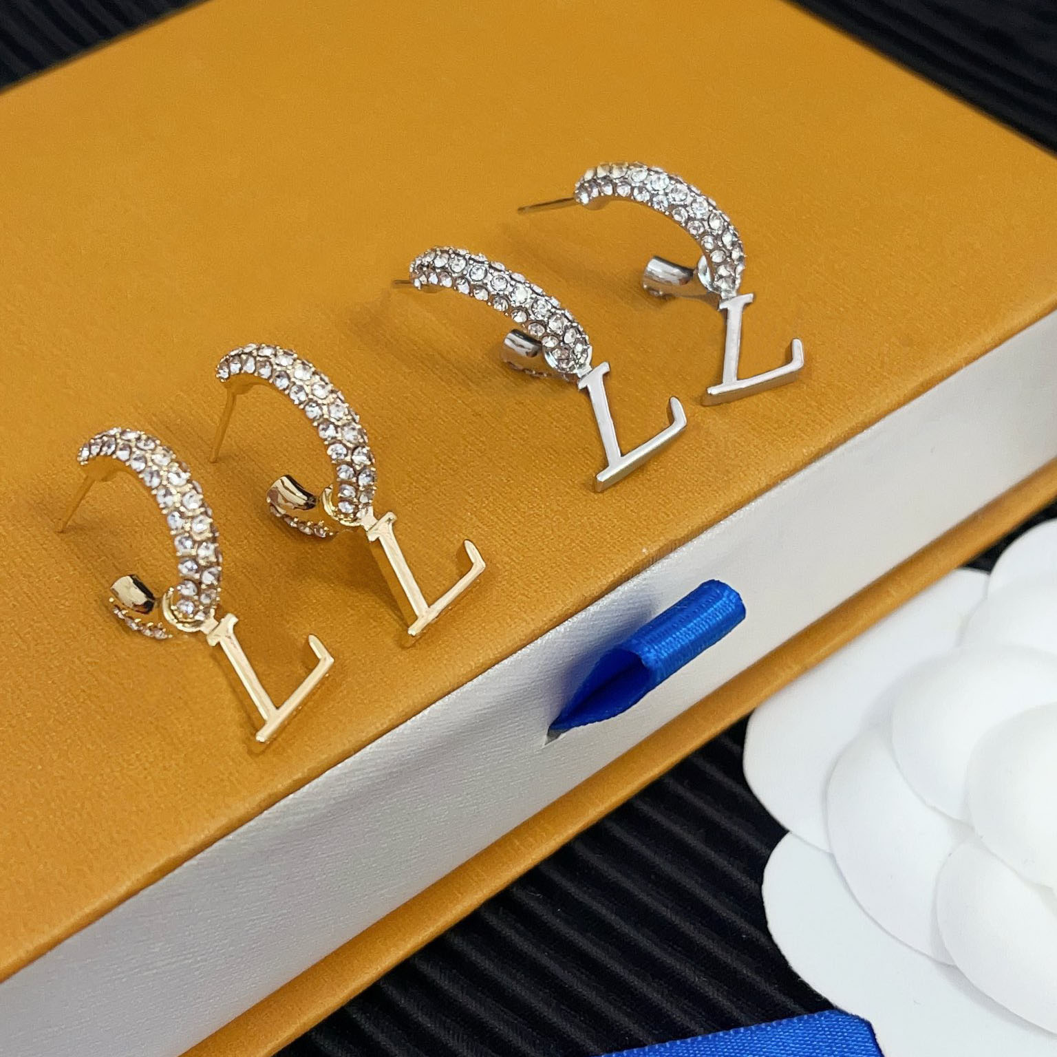 Fashion Designer Plated Gold And Silver Zircon Letter Pendant Earrings A Luxurious High End Gift Suitable For Womens Commuting And Daily Jewelry Wea