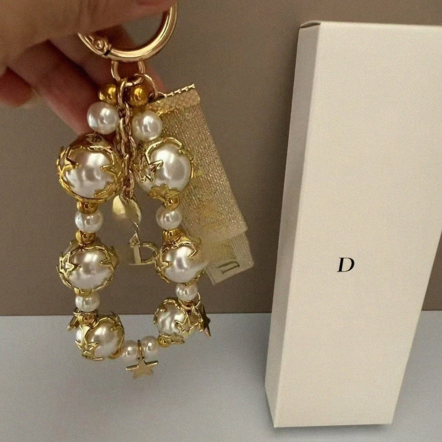 Beaded Pearl 18K keychain Letter Pendant designer key chain car bag charms diamond hanging car keychain Luxury gift keyrings ornament Accessories b7