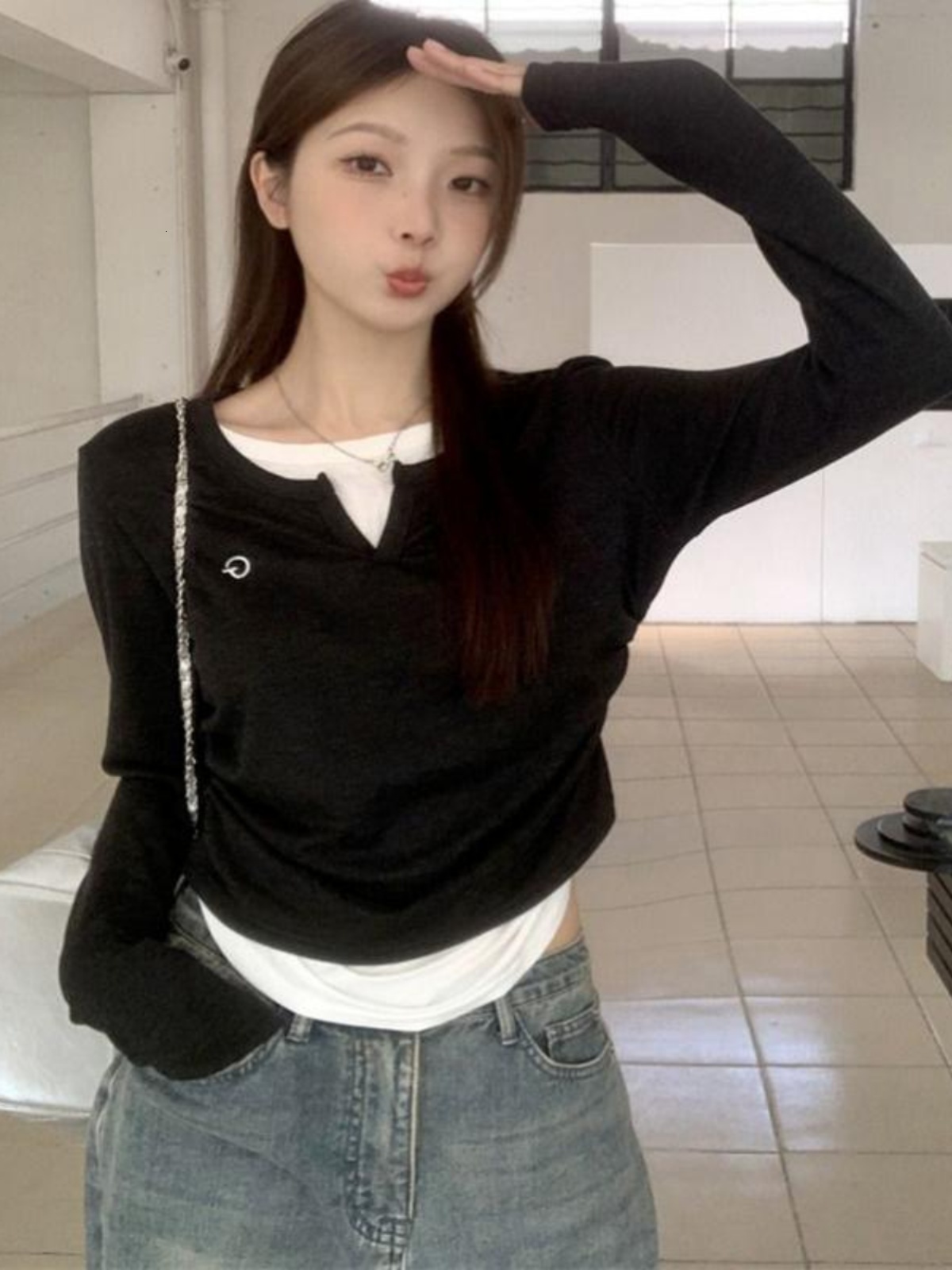 Women's Long Sleeve T-Shirt Inner Wear Slim Fit Base Shirt Spring Autumn High Sensation Commute Style Korean Version V-neck