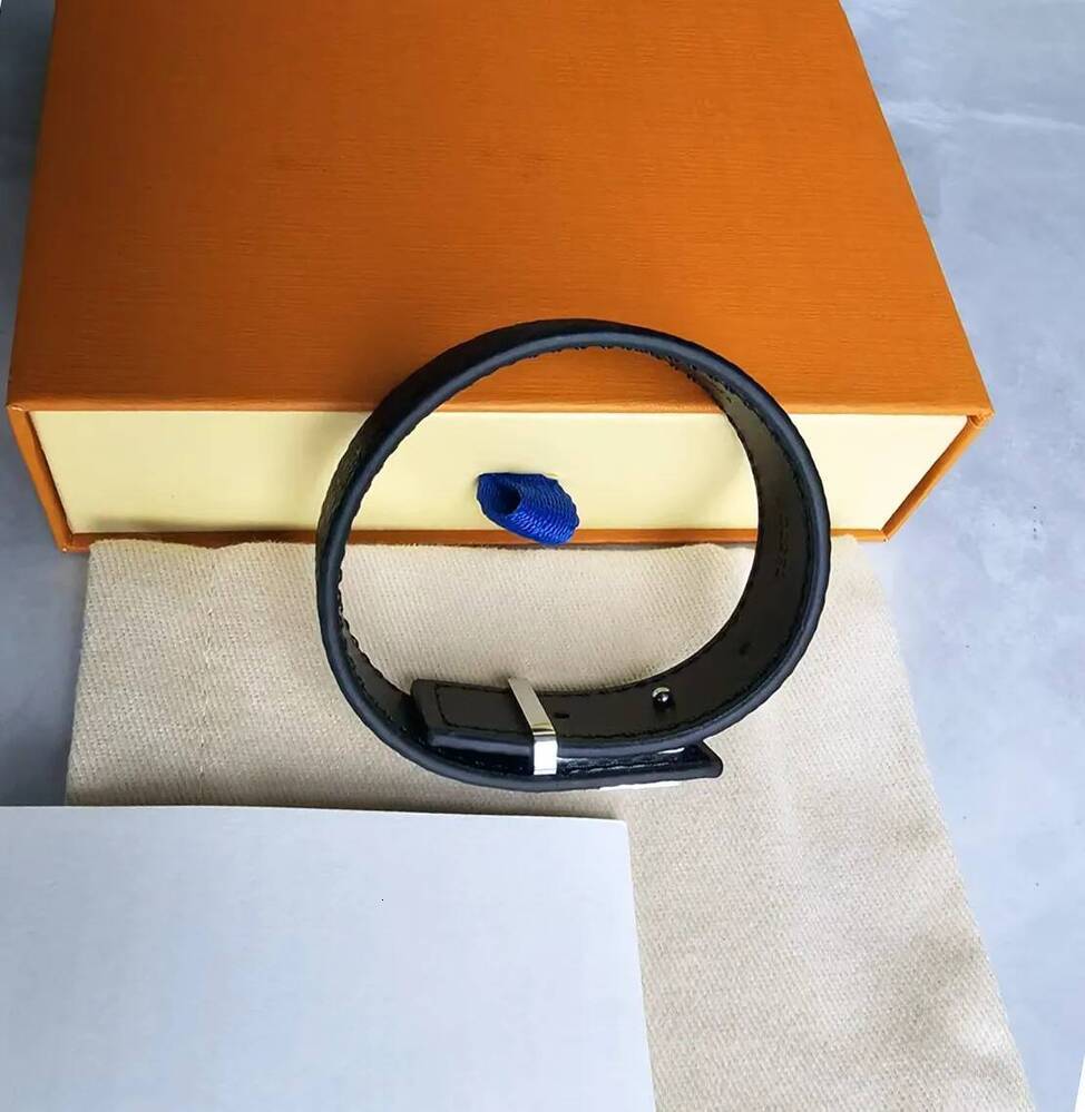 Joyería Diseñador de marca Pulseras de lujo para hombres y mujeres Moda Joyería unisex Aolly Hebilla Pulsera de cuero y plata Color negro Dorado Mar