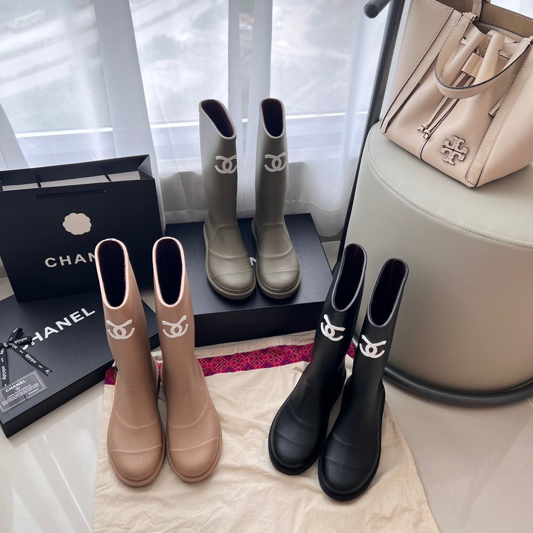 Designer CC logo shoes color waterproof high boots are suitable for daily outdoor wear in autumn and winter designer rain boots shoes essential boot