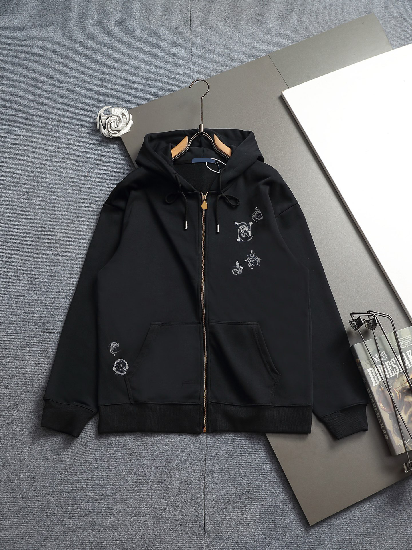 High-quality hooded sweater, men's hoodie, fashionable pullover, long-sleeved zipper coat, letter-printed winter clothing, casual sports shirt,