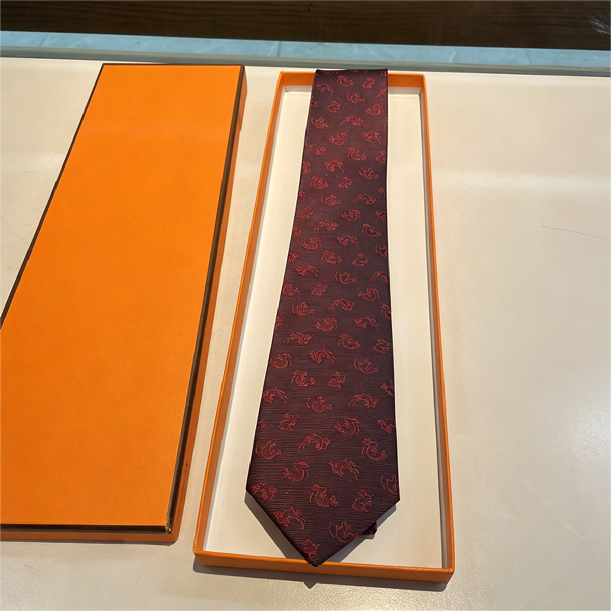 Men designer tie fashion tie business tie with gift box, groom silk tie adds refined texture to wedding formal outfit