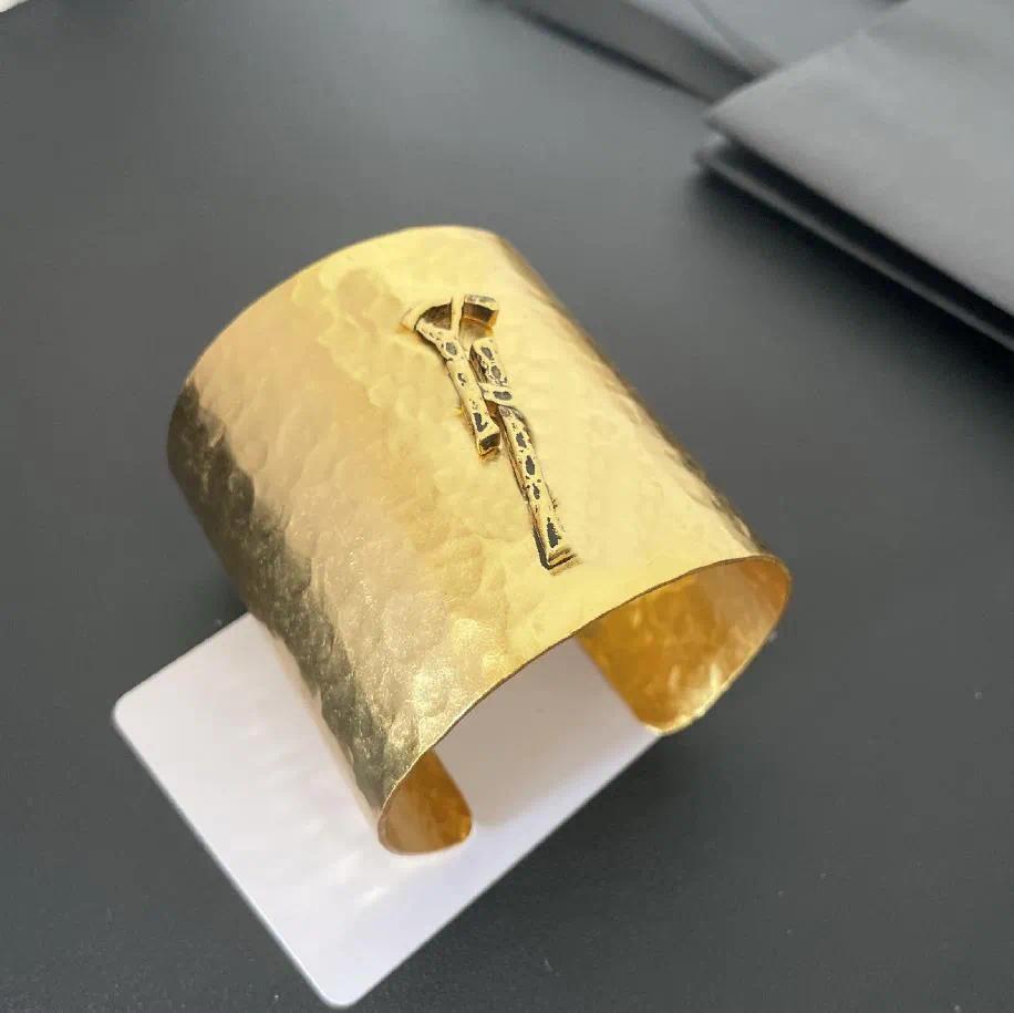 Hiphop Cuff Bangle New Designed women Retro hammer patterned geometric gemstone metal bracelet 18K Gold plated Designer Daily Wear Jewelry