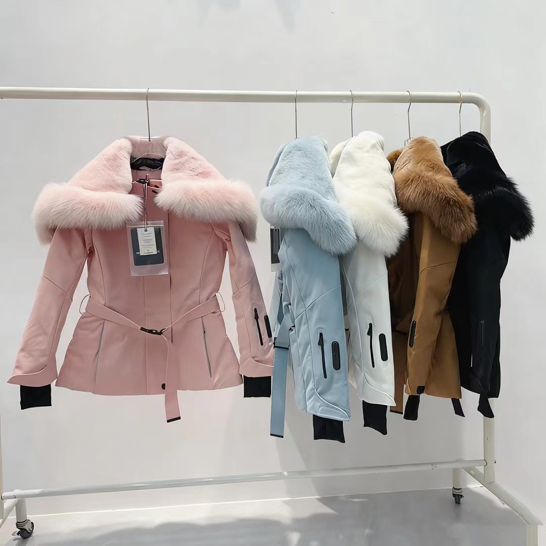 Ski Suit Women Designer Down Jacket Womens Fur Coat Retro Warm Jackets Thickened Classic Short Style Outfit Windbreaker Pocket Outsize Coat B69820