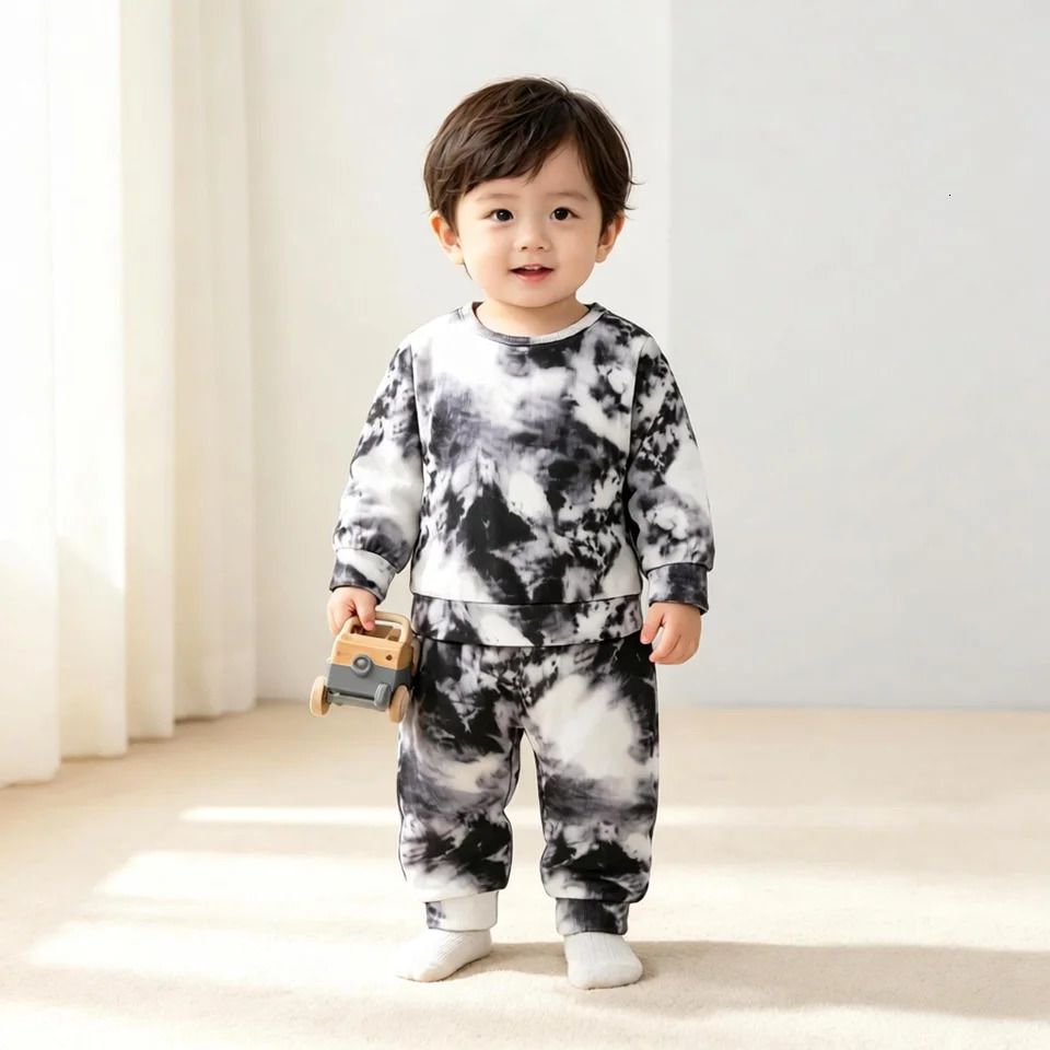 2-piece set of fashionable and casual tie dye fabric round neck long sleeved hoodie and Haren pants for baby boys in autumn 260923