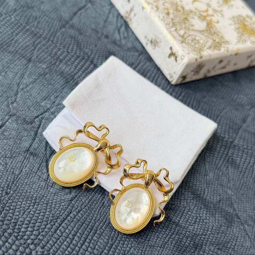Top quality charm oval shape pendant necklace with white shell beads pearl stud earring brooch punk ring in 18k gold plated have stamp box simple de